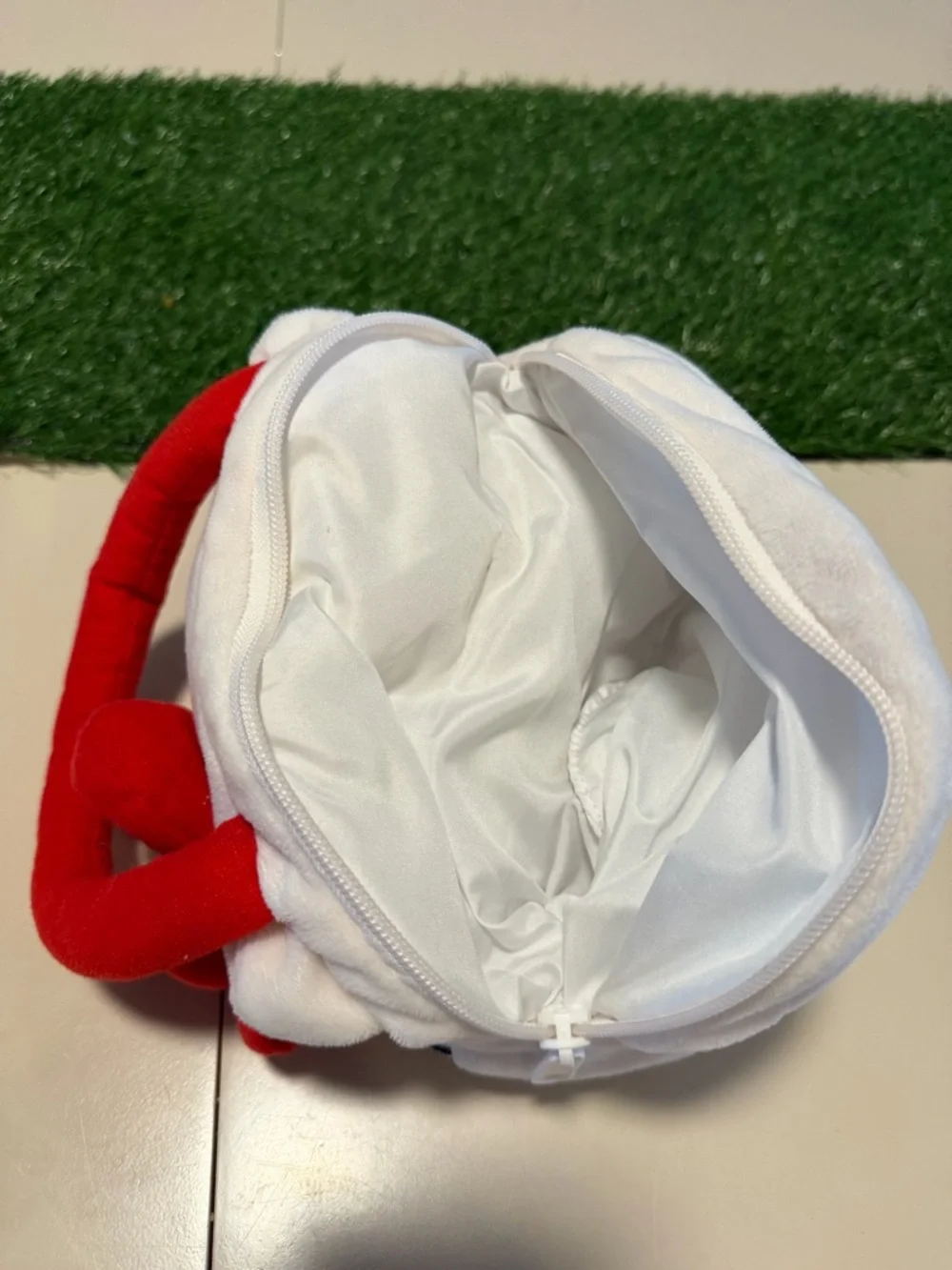 Hello Kitty White Plush Kids Bag with Red Bow and‎ Handle
